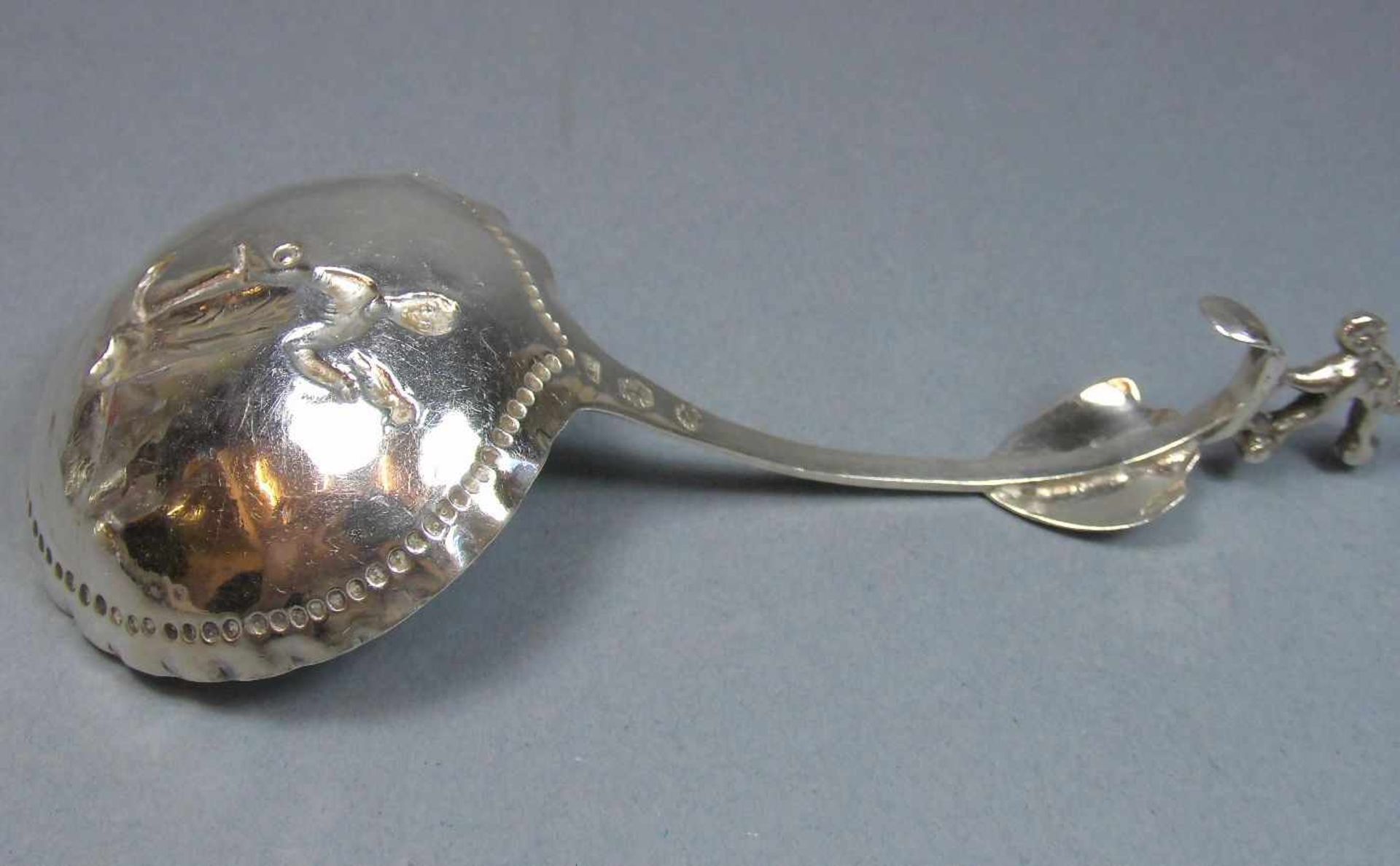 PRÄCHTIGER SAHNELÖFFEL / RAHMKELLE / VORLEGELÖFFEL / silver spoon, Niederlande, 833er Silber (17 g). - Bild 5 aus 7