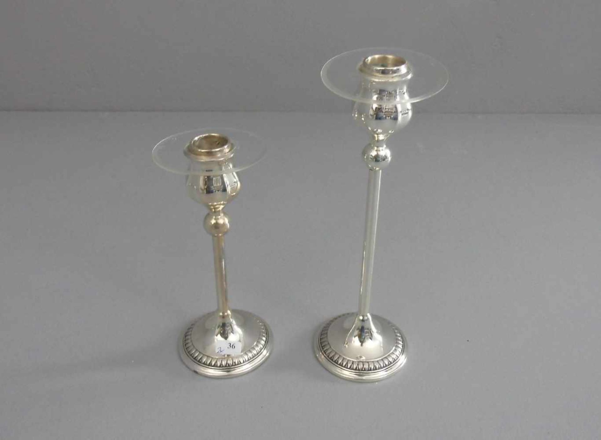 PAAR LEUCHTER / TISCHLEUCHTER / candle sticks, 925er Silber (mit beschwertem Fuss), gepunzt mit