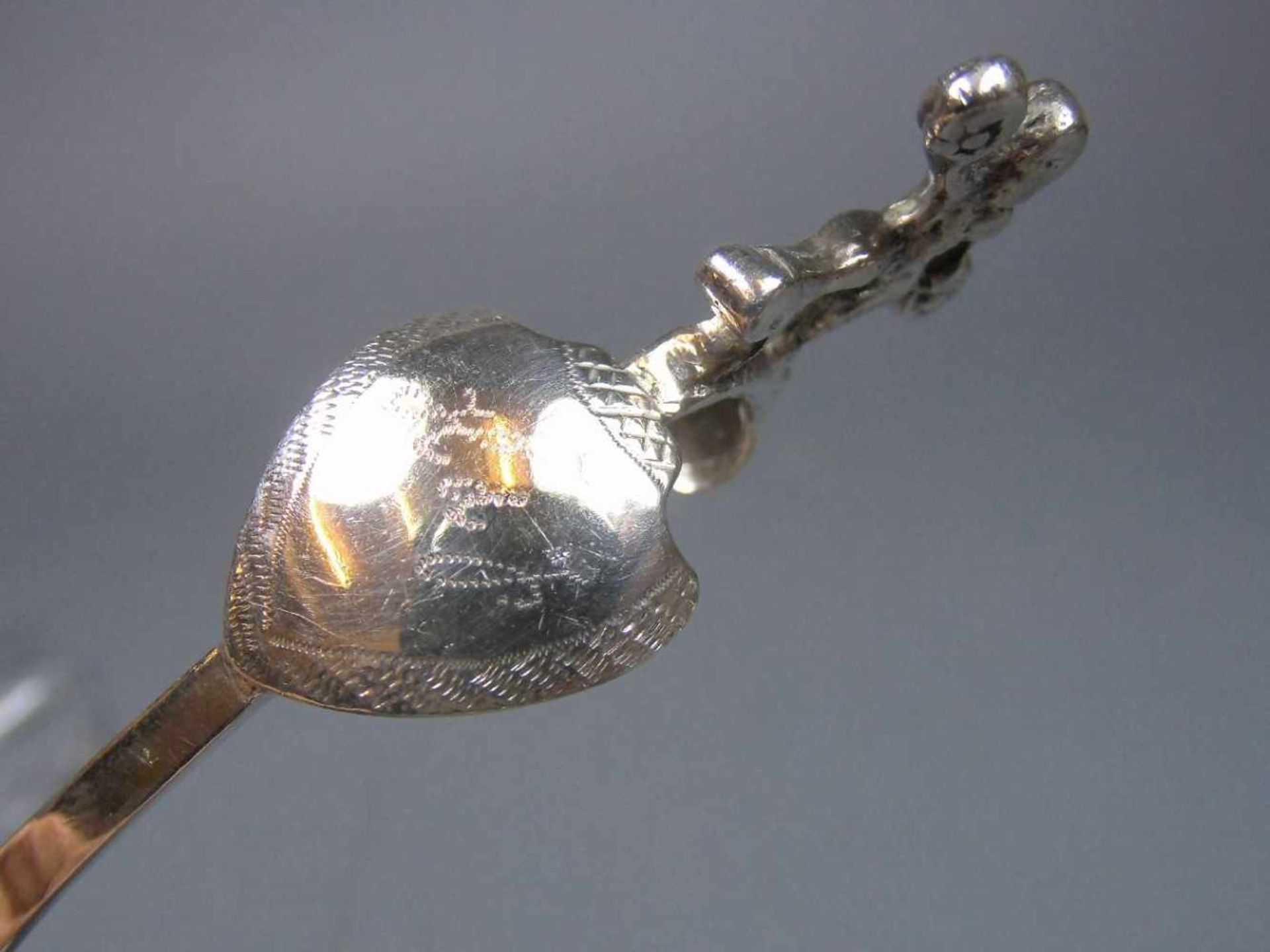 PRÄCHTIGER SAHNELÖFFEL / RAHMKELLE / VORLEGELÖFFEL / silver spoon, Niederlande, 833er Silber (17 g). - Bild 3 aus 7