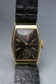 VINTAGE ARMBANDUHR IN TONNENFORM / wristwatch. Handaufzug, Goldgehäuse (14 kt, insg. 24,5 g) in