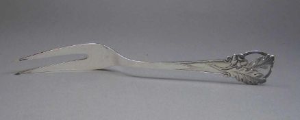 SILBERNE VORLEGEGABEL / serving fork, Dänemark / Kopenhagen, 1950, 826er Silber (52 g), gemarkt