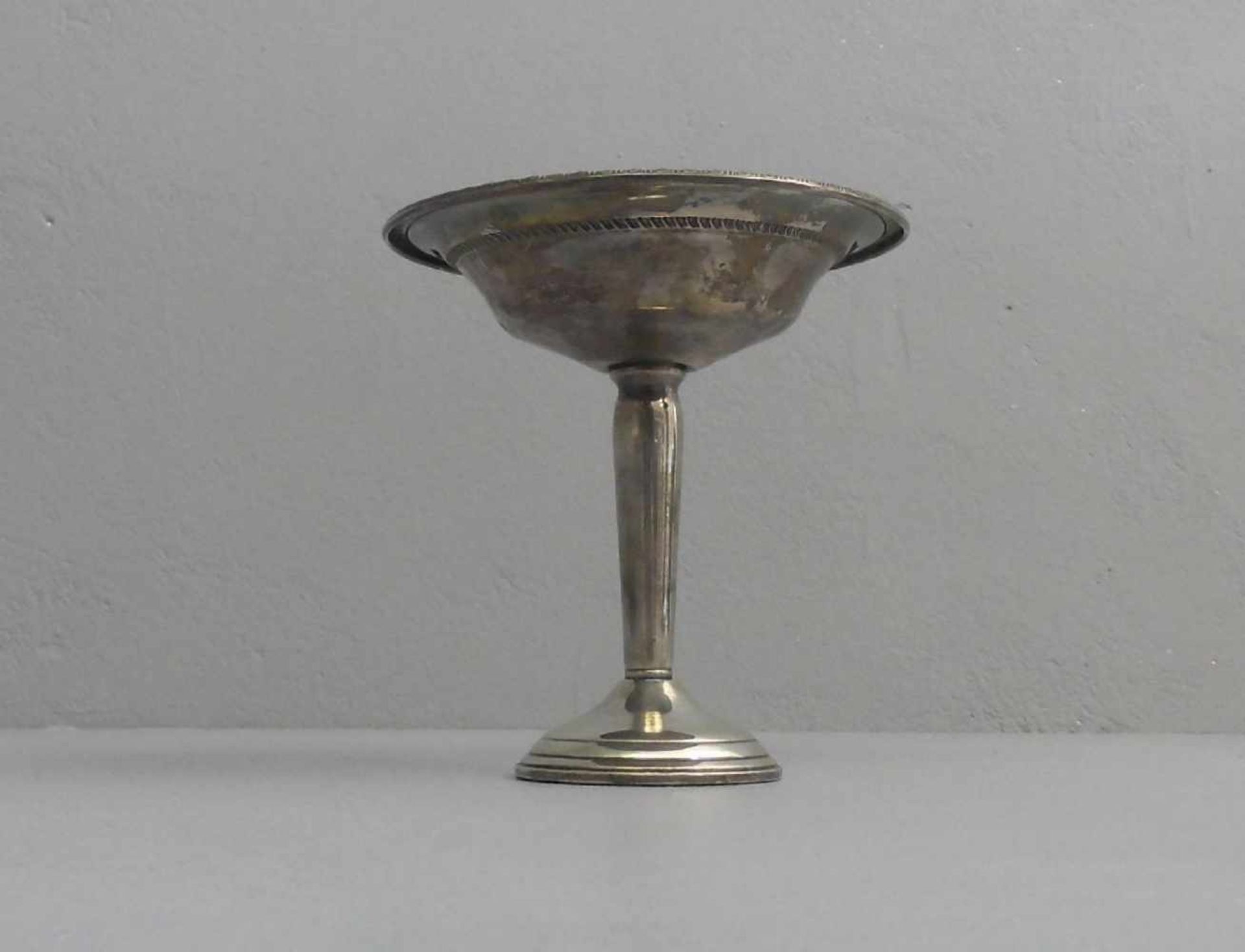 KLEINE FUSSSCHALE / silver bowl on a stand, Sterlingsilber mit beschwertem Fuß (insg. 167 g). - Bild 2 aus 2