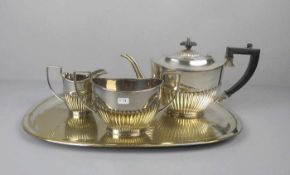 KERNSERVICE AUF TABLETT: Teekanne, Milchkännchen und Zuckerdose / tea set, versilbert, unter dem