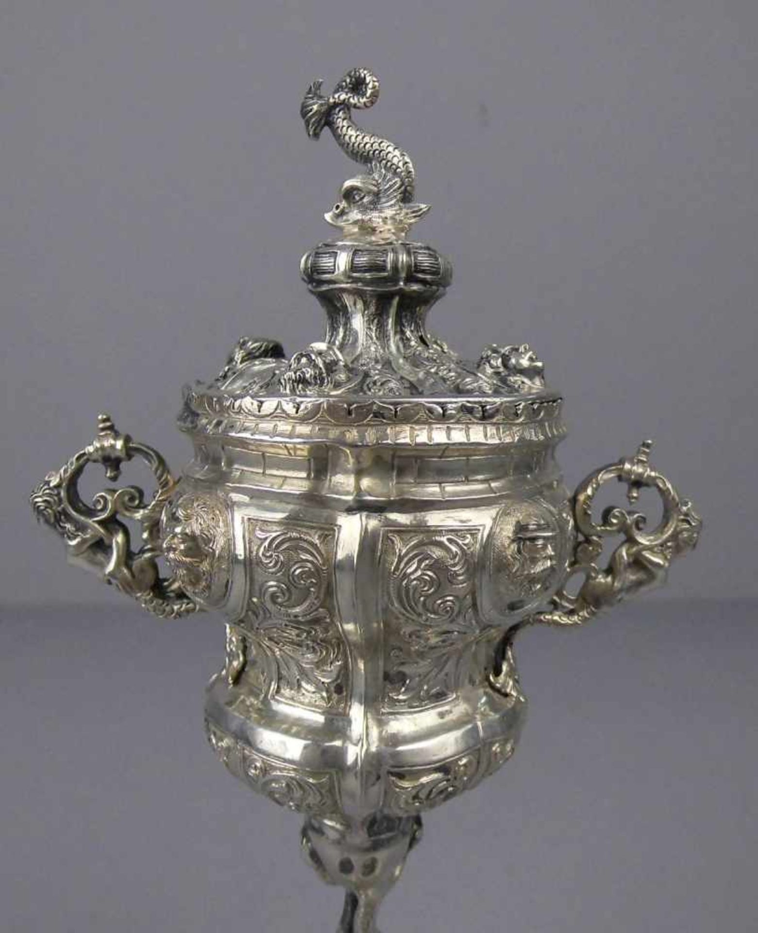 BAROCKER AUGSBURGER DECKELPOKAL / KLEINER TAFELAUFSATZ / goblet, Silber (283 g), gegossen und - Bild 13 aus 22