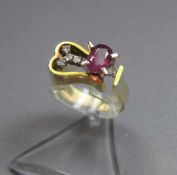 UNIKAT: RING MIT RUBIN (HALBKARÄTER) UND BRILLANTBESATZ, 585er Gelbgold (6,7 g), bezeichnet "14