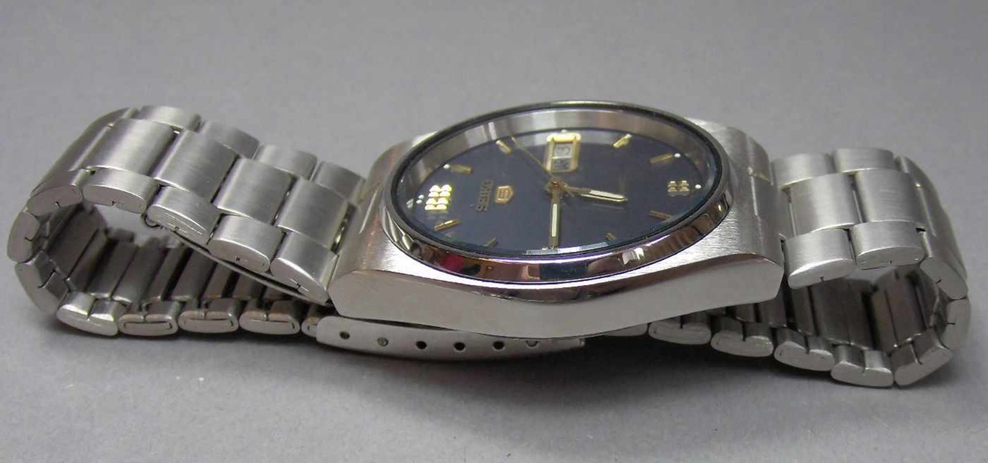 NEUWERTIGE ARMBANDUHR: SEIKO 5 / wristwatch, Japan, Automatik-Uhr. Stahlgehäuse und - - Bild 3 aus 6