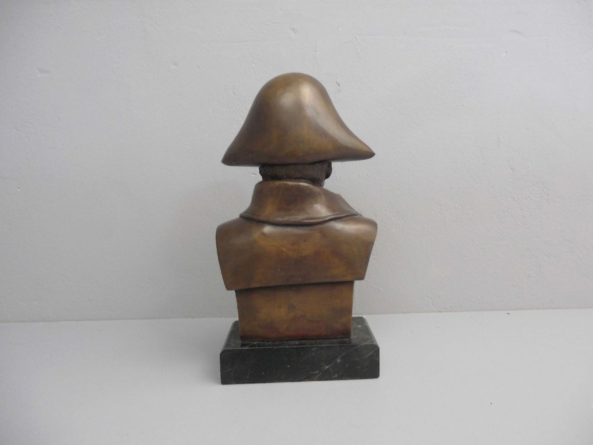 ANONYMUS (französischer Bildhauer des 19./20. Jh.) Skulptur: "Büste Napoleon Bonapartes", Bronze, - Bild 3 aus 4