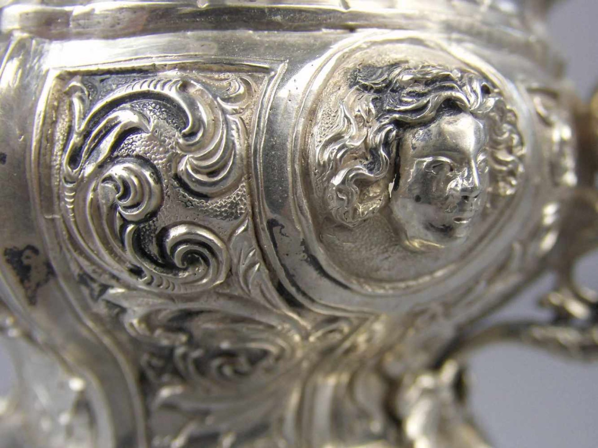 BAROCKER AUGSBURGER DECKELPOKAL / KLEINER TAFELAUFSATZ / goblet, Silber (283 g), gegossen und - Bild 7 aus 22