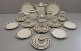 KAFFEE - UND TEE - SERVICE / coffee or tea set, Porzellan, Weimarer Porzellanmanufaktur, heraldische