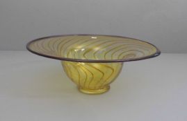 GLASSCHALE / bowl, unter dem Stand Nadelsignatur "P. Kemp" oder "P. Kem R" und datiert "97" (