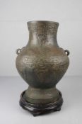 GEFÄSS / VASE , China, ungemarkt, Metall in Bronzeanmutung / Bronze (leicht magnetisch), braun