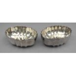 PAAR SCHALEN / silver bowls, 800er Silber (insgesamt 376 g), Italien, ovaler Stand, godronierte