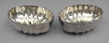 PAAR SCHALEN / silver bowls, 800er Silber (insgesamt 376 g), Italien, ovaler Stand, godronierte