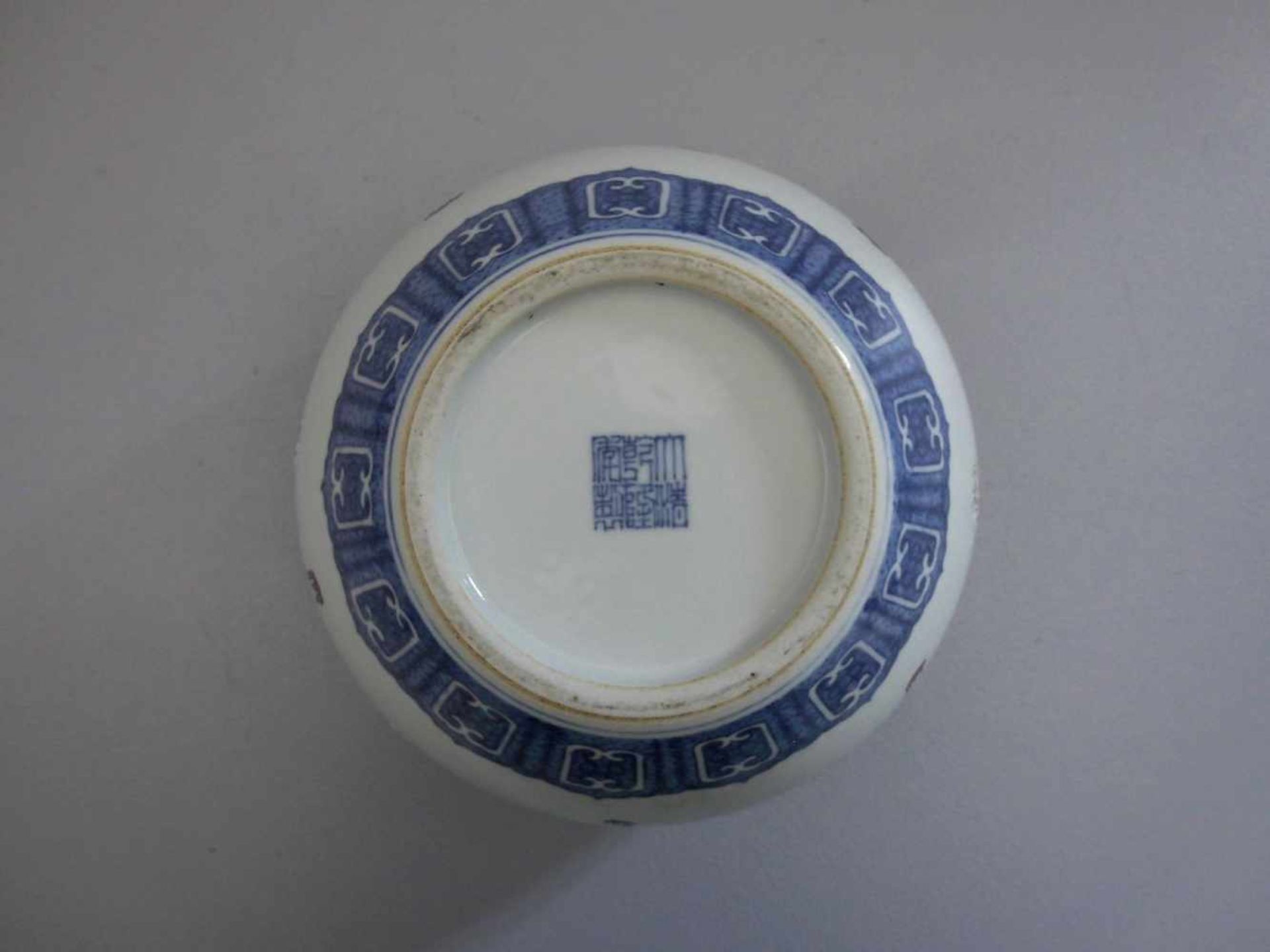 VASE, China, 20. Jh., unter dem Stand retrospektiv gemarkt mit quadratischer Schriftkartusche: - Bild 4 aus 4