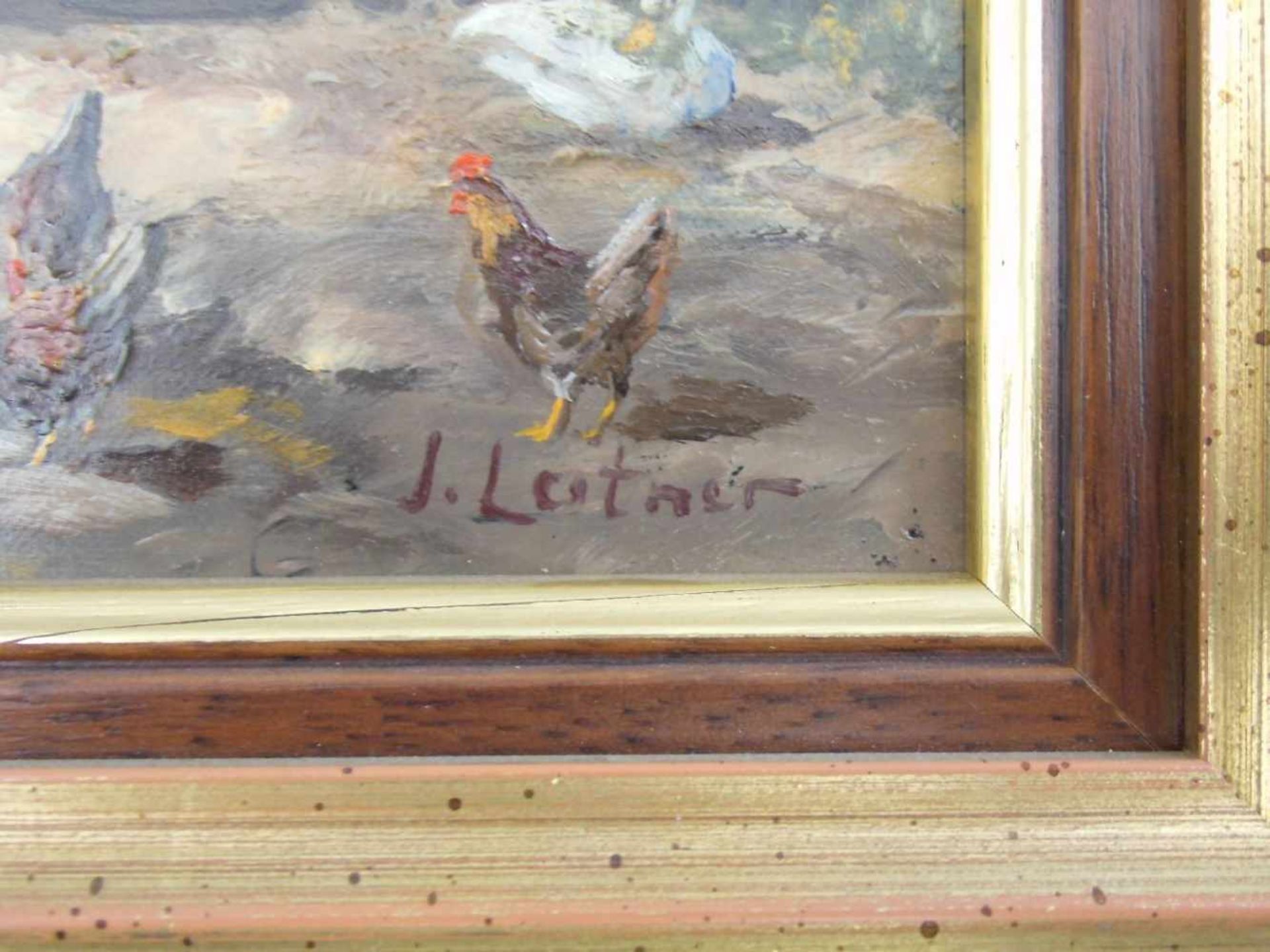 LOTNER, J. (20.Jh.), Gemälde / painting: "Gehöft mit Hühnern und Ente", Öl auf Holz, u. r. - Bild 2 aus 3