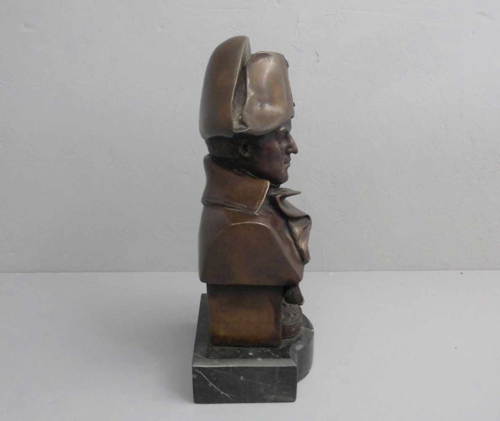 ANONYMUS (französischer Bildhauer des 19./20. Jh.) Skulptur: "Büste Napoleon Bonapartes", Bronze, - Bild 4 aus 4