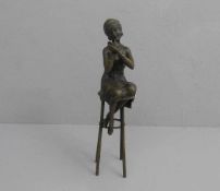 nach CHIPARUS, DÉMETRE HARALAMB (1886-1947), Skulptur: "Sich schminkende Frau, auf einem Hocker