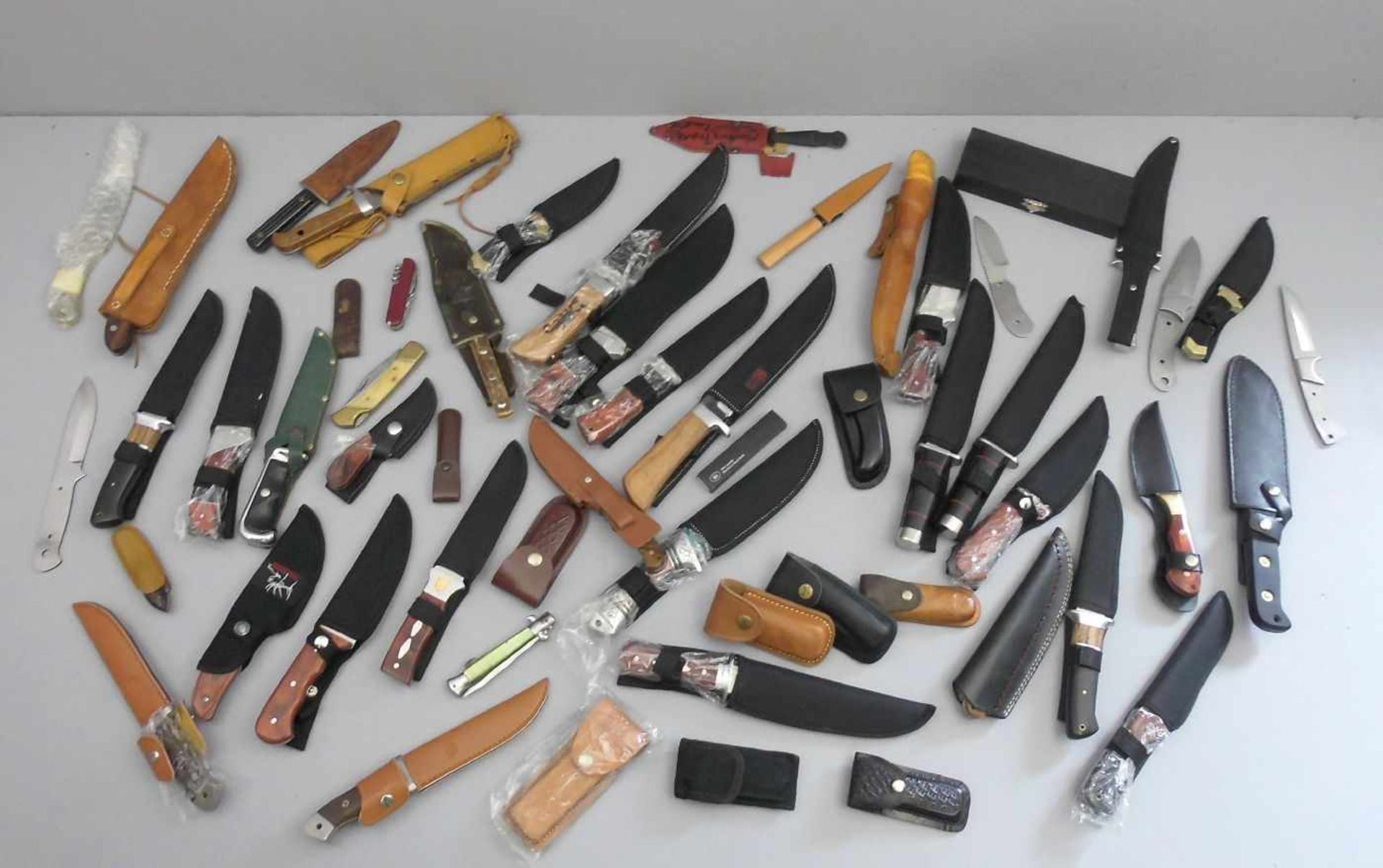 GROSSES KONVOLUT MESSER / mixed lot knifes, 20. Jh.. Unterschiedliche Größen, Erhaltungszustände und - Image 2 of 2