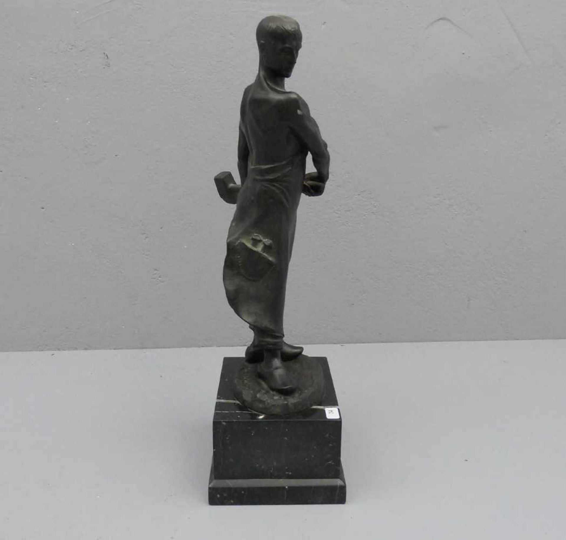 IFFLAND, FRANZ (1862-1935), Skulptur / sulpture: "Der Schmied", Bronze, dunkelbraun patiniert mit - Bild 2 aus 5