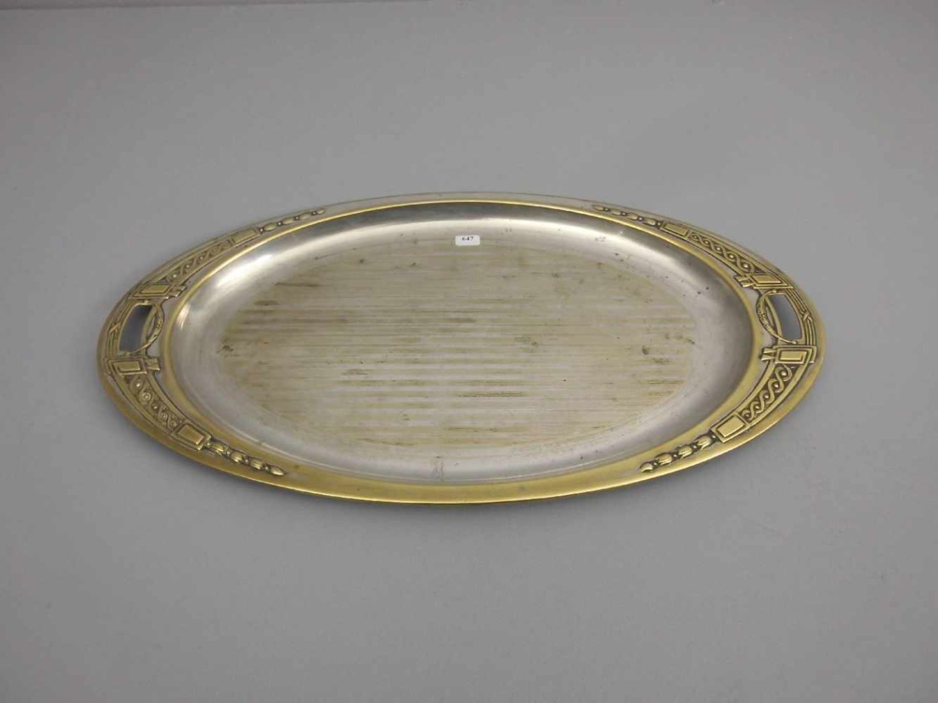 JUGENDSTIL - TABLETT / Art nouveau tray, versilbertes Metall, um 1900. Ovale Form mit seitlichen