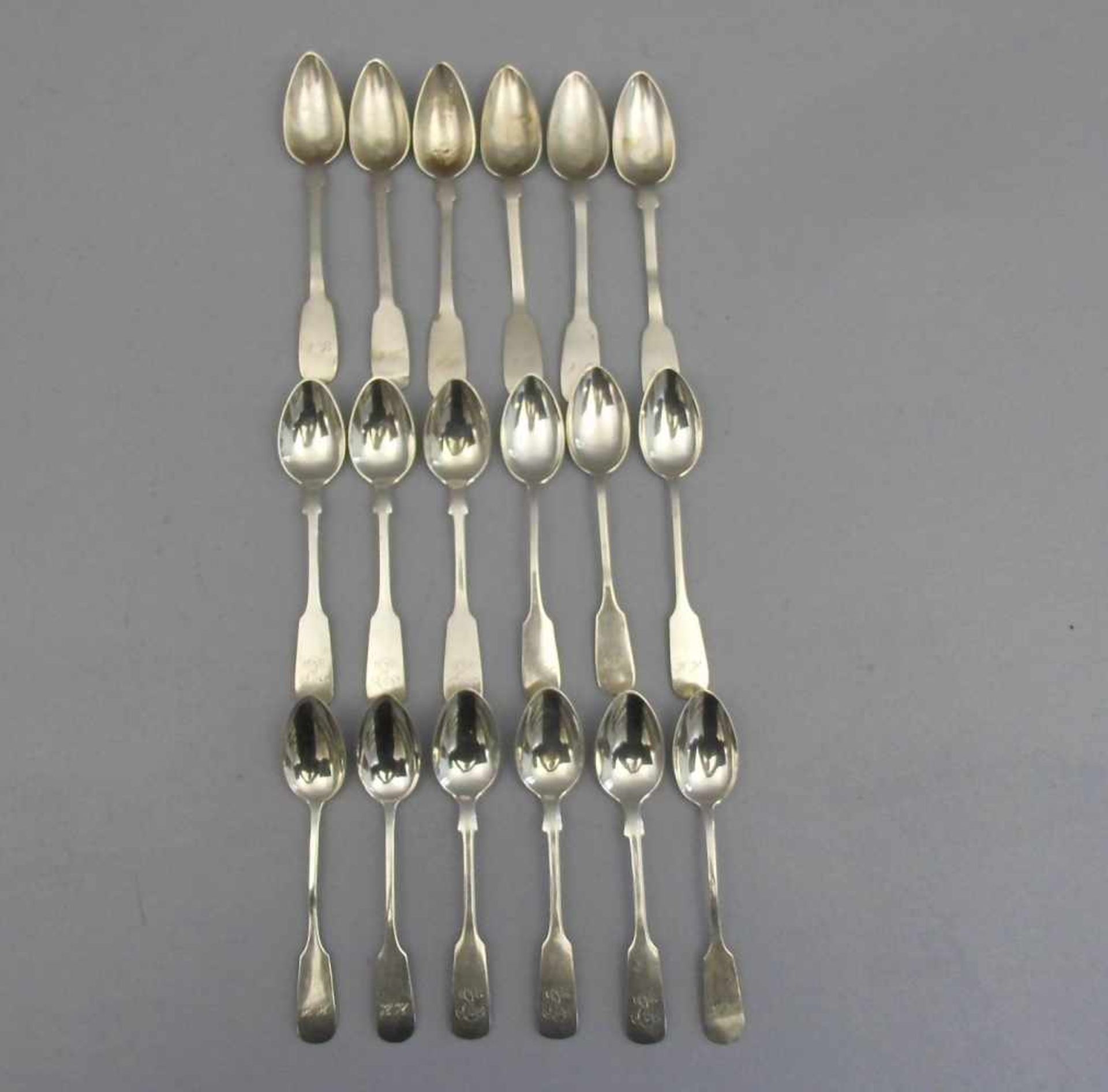 KONVOLUT KLEINE LÖFFEL / coffee or tea spoons, um 19. / 20. Jh., Silber (800er Silber und 12- - Image 2 of 4