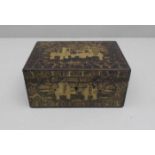 CHINOISE LACK-SCHATULLE / LACK-DECKELDOSE MIT EINSATZ / laquer box, 19./20. Jh., lackiertes Holz und