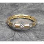 RING, 750er Gelbgold (2,5 g), besetzt mit Brillanten von insgesamt 0,165 ct, TWP 1; Ring-Gr. 49/50.