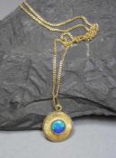 OPALANHÄNGER AN KETTE / pendant and necklace, 585er Gelbgold (insgesamt 7 g). Kette mit