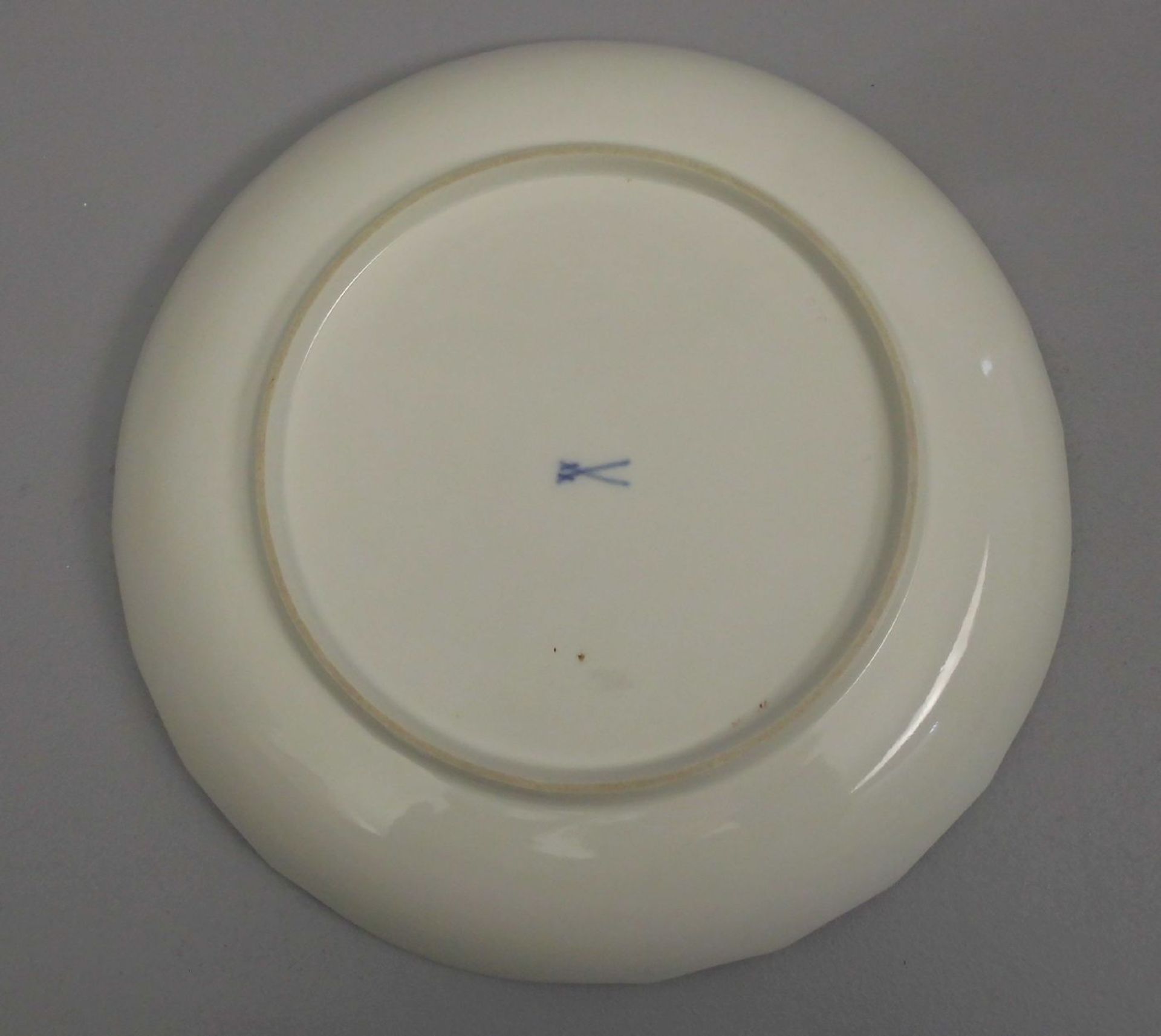 SCHALE / GEBÄCKSCHALE / bowl, Porzellan, Manufaktur Meissen, unterglasurblaue Schwertermarke, - Image 3 of 4