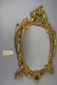 WANDSPIEGEL / mirror, 20. Jh., nach barockem Vorbild gearbeitet. Ovale Form, Holzrahmen mit