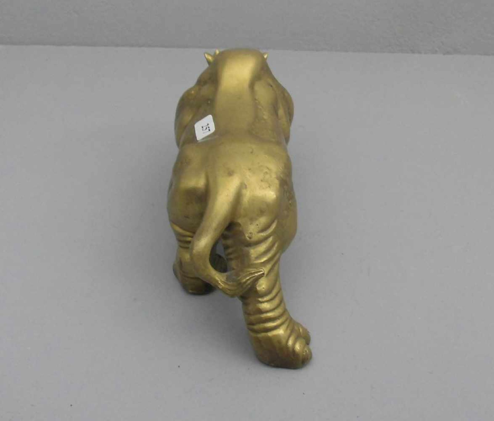 SKULPTUR: "Nashorn", Bronzegelbguss, um 1900; naturalistisch gearbeitetes Nashorn in kraftvoller - Bild 5 aus 5
