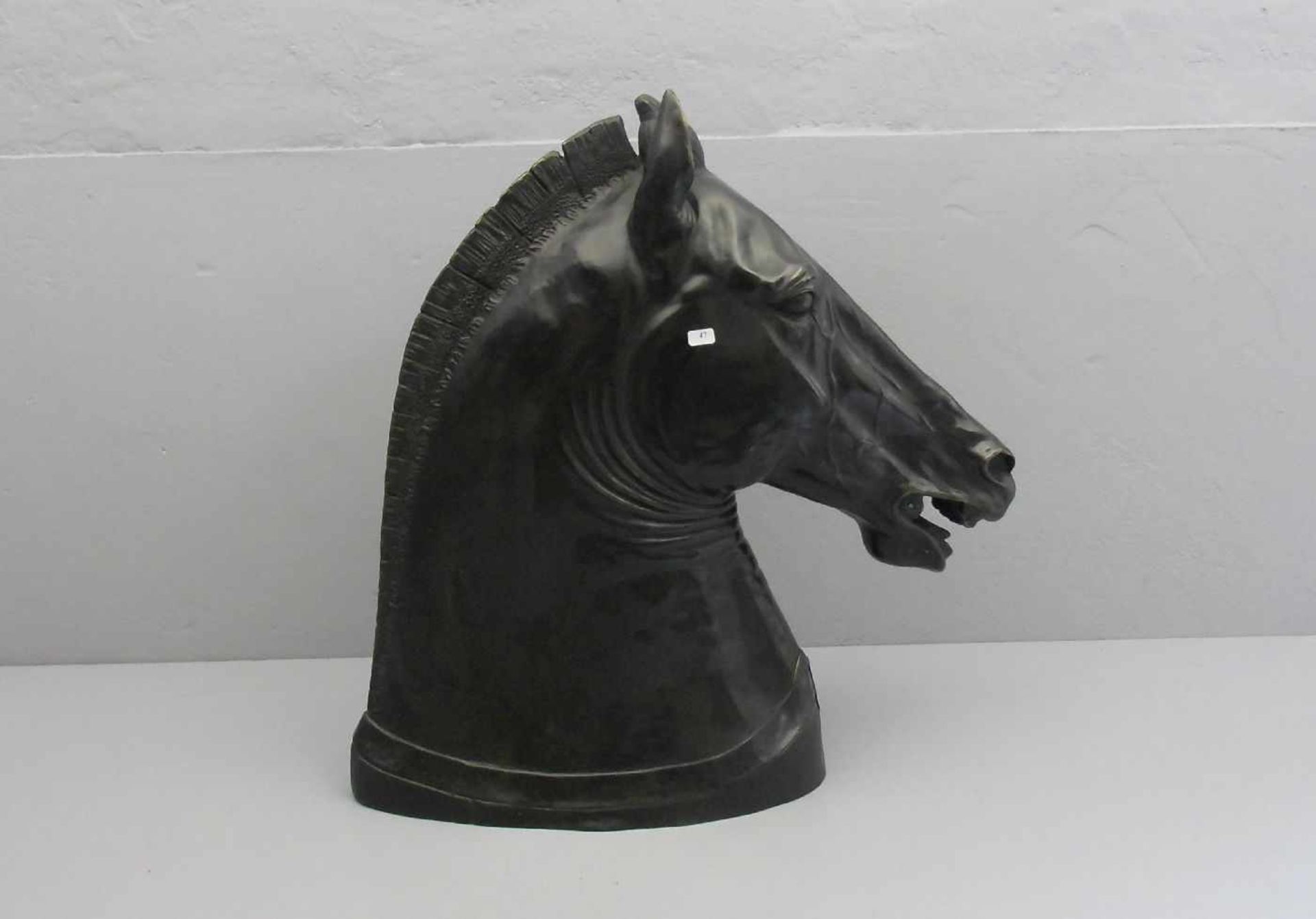 ANONYMUS (20. Jh.), Skulptur / sculpture: "Pferdekopf", Bronze, dunkelbraun patiniert und