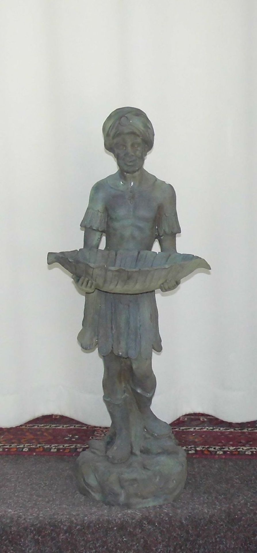 ANONYMUS (20. Jh.), Skulptur / sculpture: "Mohr", Bronze mit grüner Patina. Auf rundem Felspostament