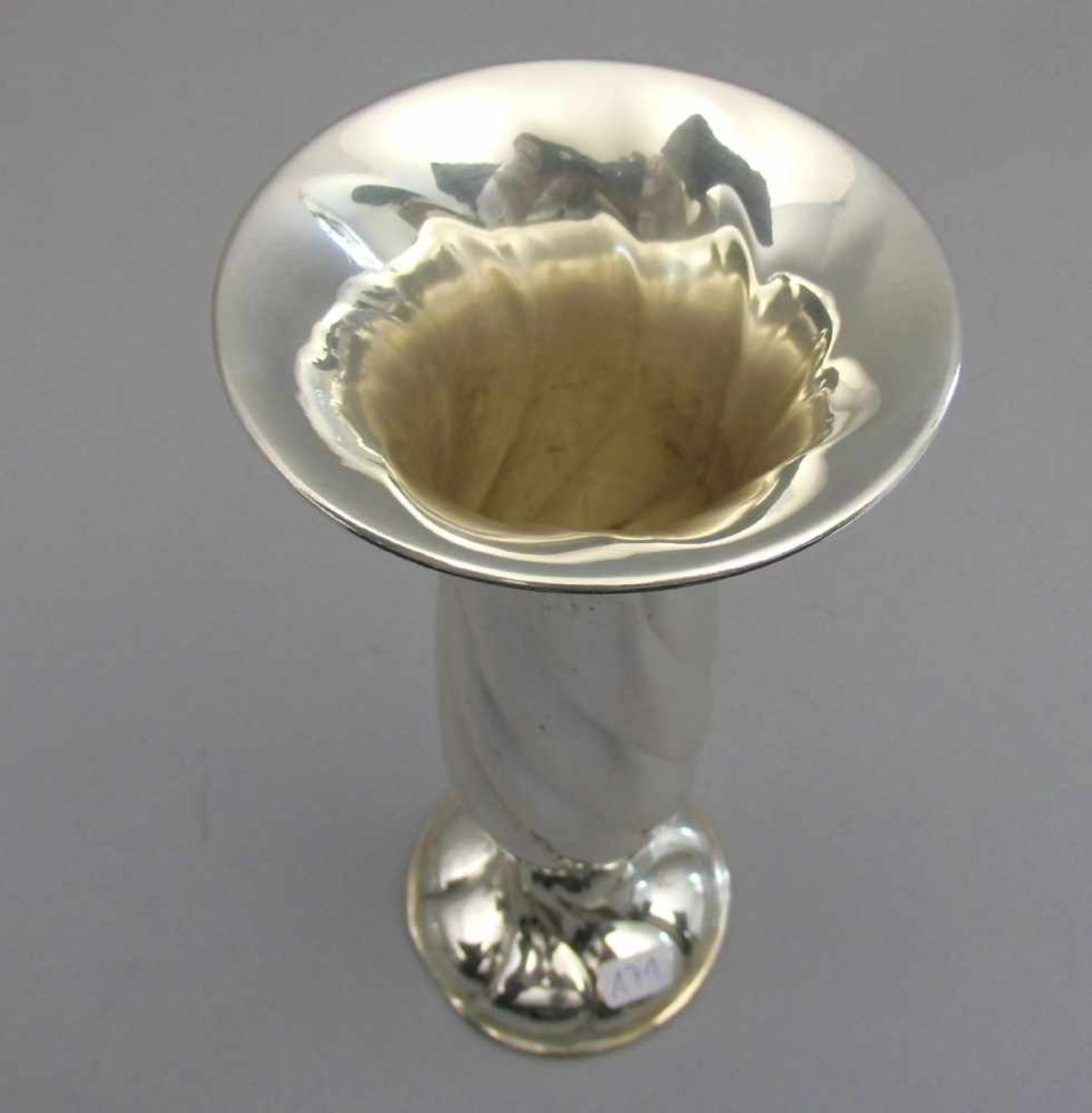 VASE , 925er Silber (beschwerter Fuß, insg. 342 g), deutsch. Gemarkt mit Feingehaltsangabe, Halbmond - Bild 2 aus 3