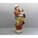 SKULPTUR: "Madonna mit dem Christuskind", 20. Jh., gearbeitet nach historischen Vorbild. Holz,