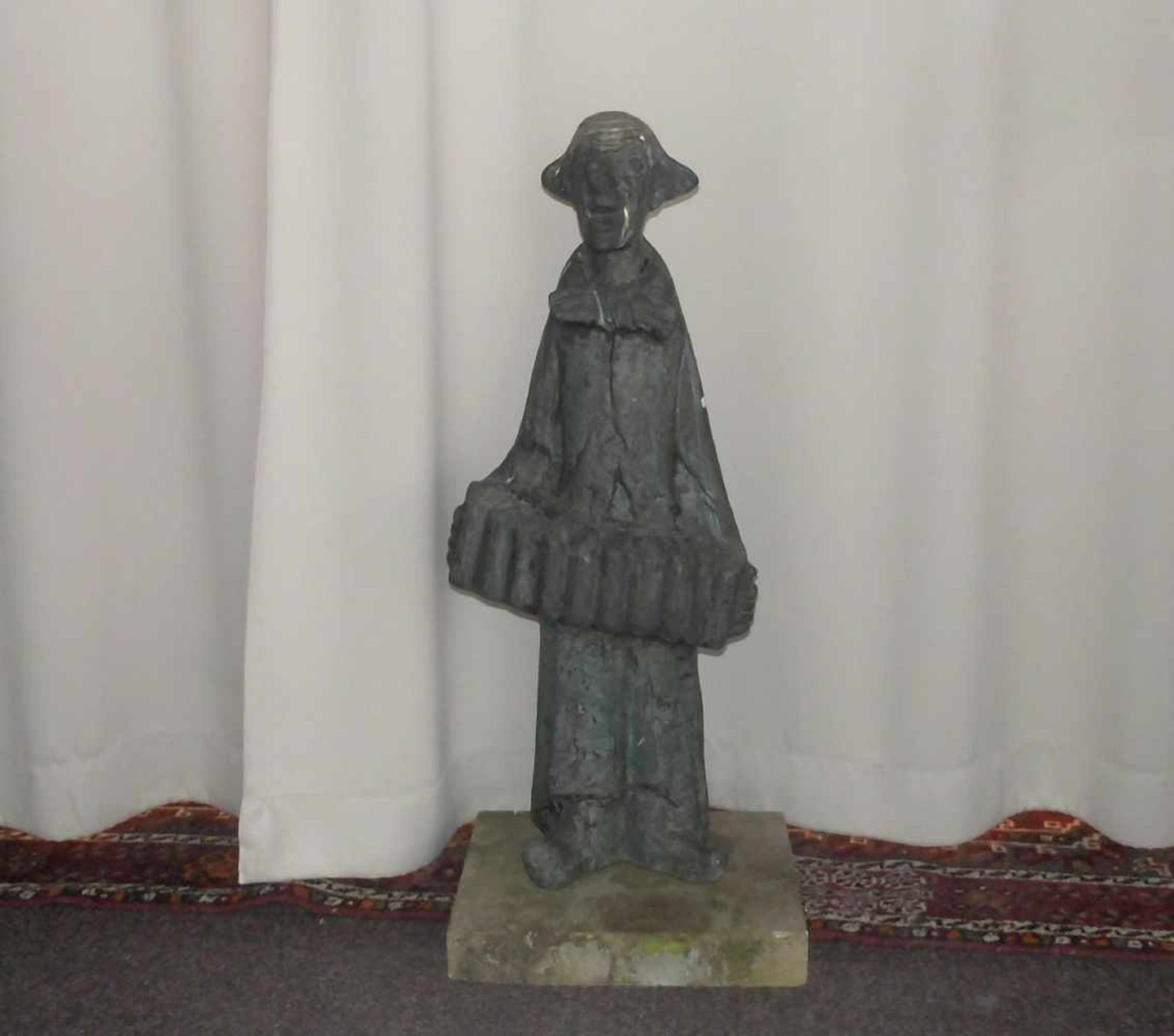 KRAUTWALD, JOSEPH (Borkenstadt / Oberschlesien 1914-2003 Rheine), Skulptur: "Clown mit Akkordeon" (
