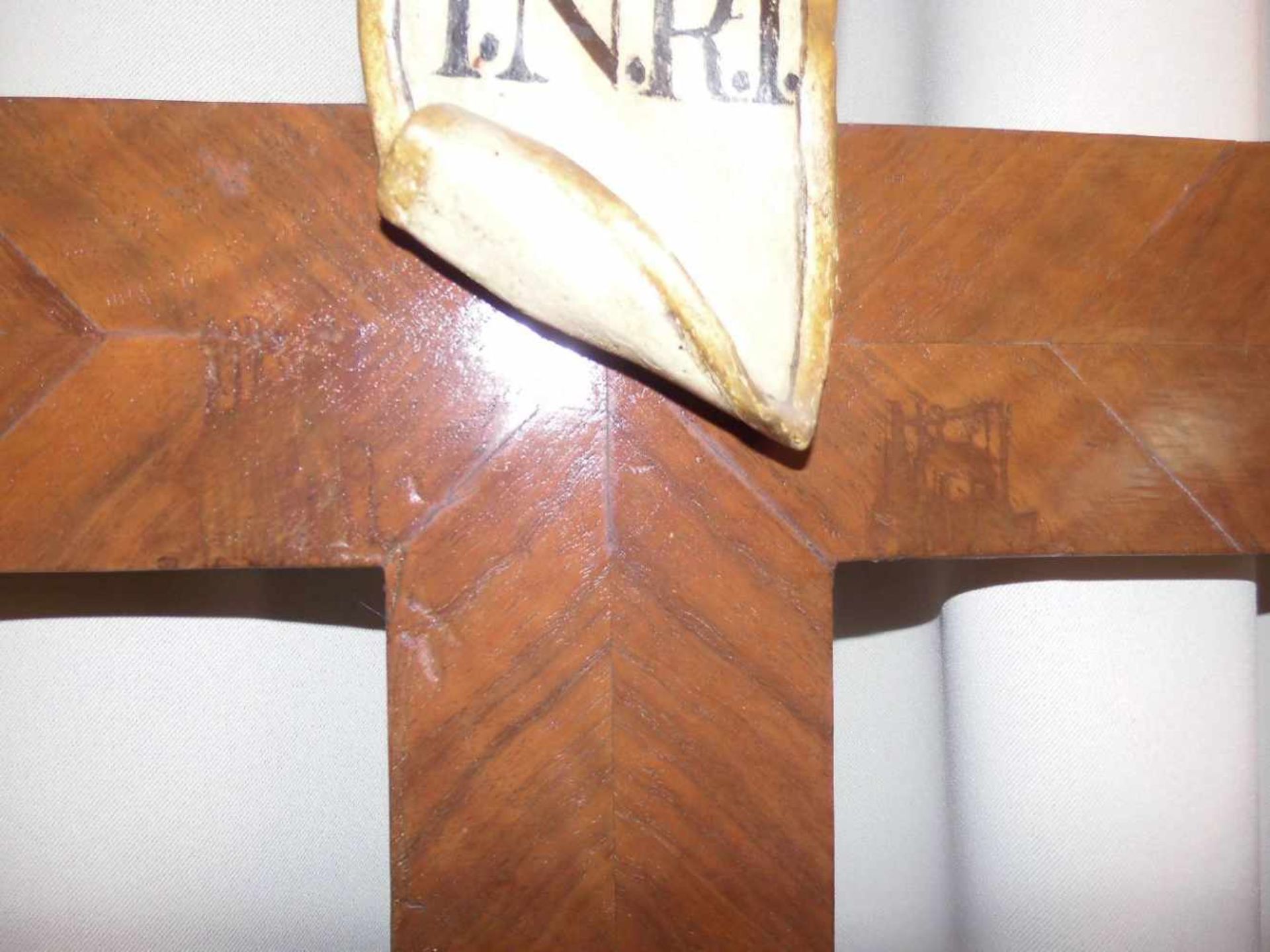 CHRISTUS / KRUZIFIX als Vortragekreuz, Süddeutsch, 18. Jh.; Dreinageltypus mit montiertem - Bild 10 aus 11