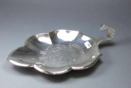 BLATTSCHALE / bowl, 800er Silber (208 g), deutsch, gepunzt mit Halbmond, Krone, Feingehaltsangabe