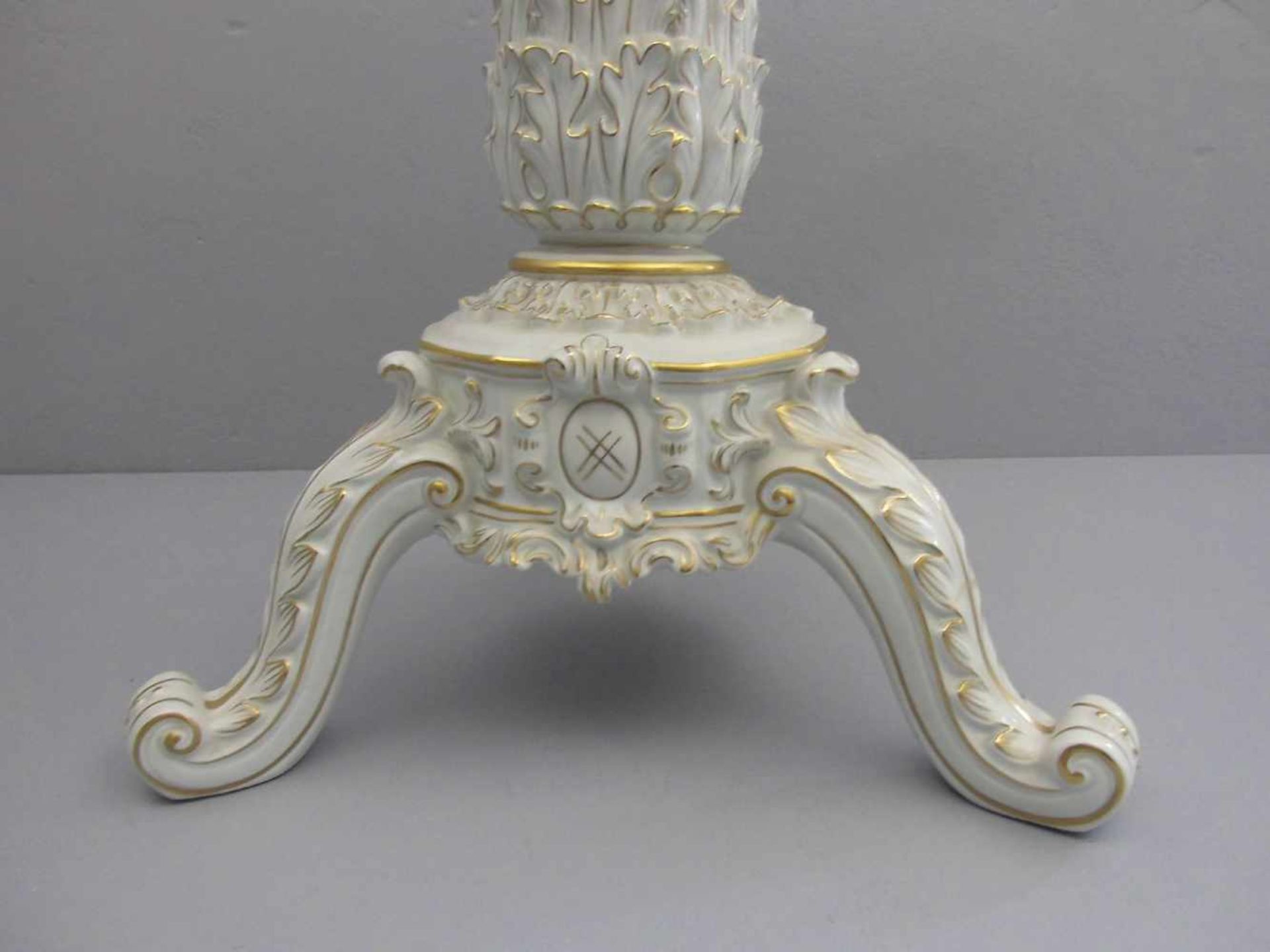 PORZELLANTISCH / BEISTELLTISCH / SALONTISCH / porcelain table, 20. Jh., Porzellan, Manufaktur - Bild 3 aus 5