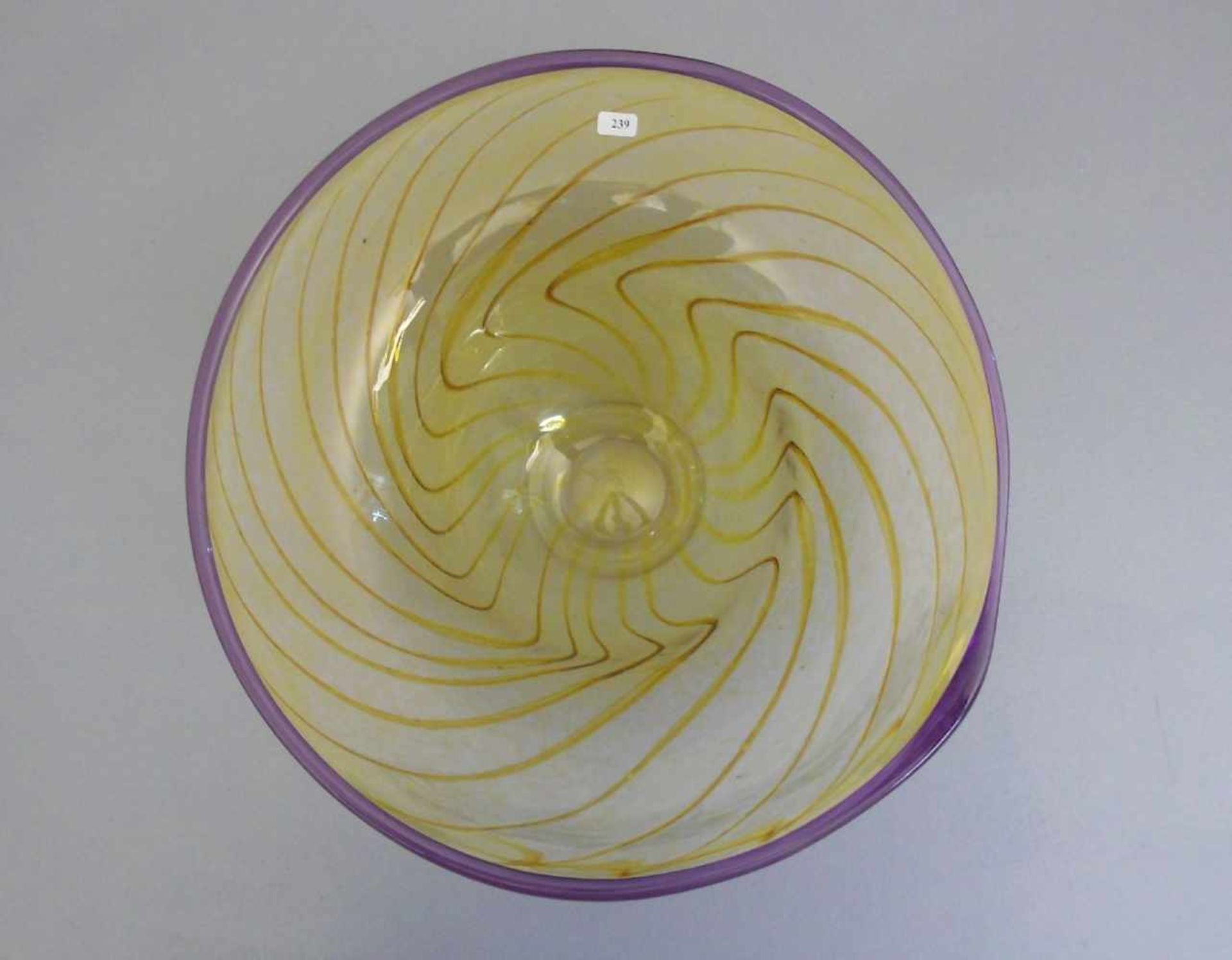 GLASSCHALE / bowl, unter dem Stand Nadelsignatur "P. Kemp" oder "P. Kem R" und datiert "97" ( - Image 2 of 2