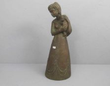 MONOGRAMMIST (IHK, 20./21. Jh.), bronzierte Keramik - Skulptur: "Mutter mit Kind", heller