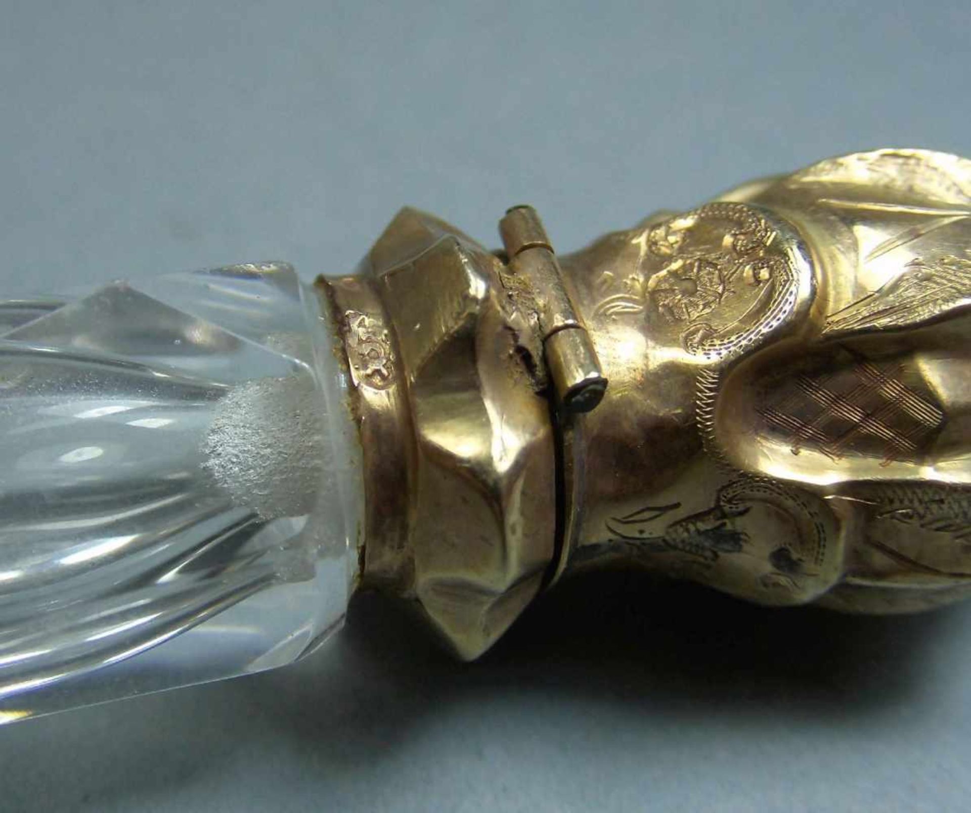 PARFÜM - FLAKON / RIECHFLÄSCHCHEN / perfume bottle, Glas und Goldmontur (getestet), um 1900 / Anfang - Bild 4 aus 6