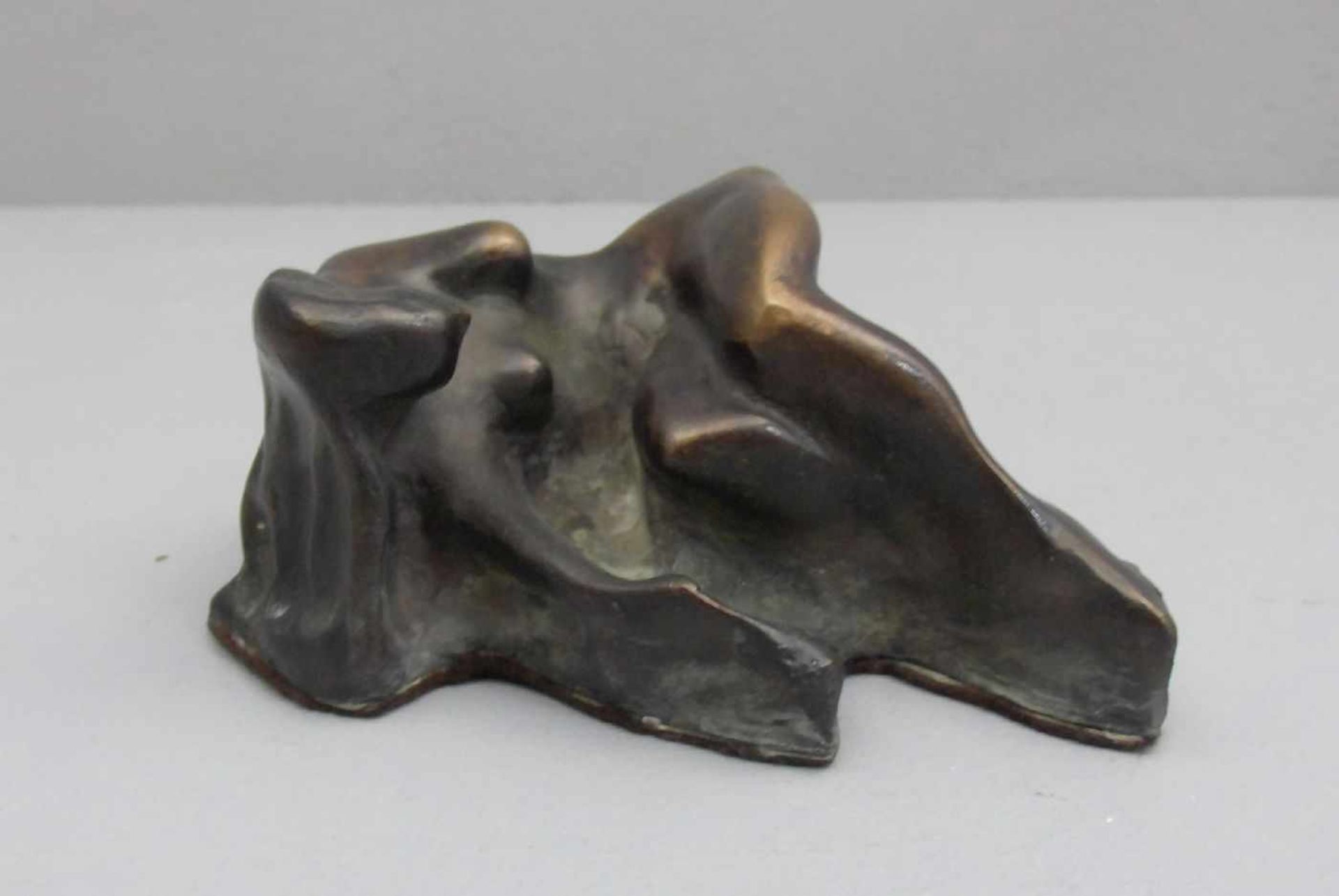 GERHARDS, BRUNO (geb. 1964), Skulptur / sculpture: "Estephania", Bronze, dunkelbraun patiniert mit