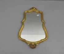 KLEINER WANDSPIEGEL / small mirror, 20. Jh., goldfarbene Masse, gearbeitet in historischer