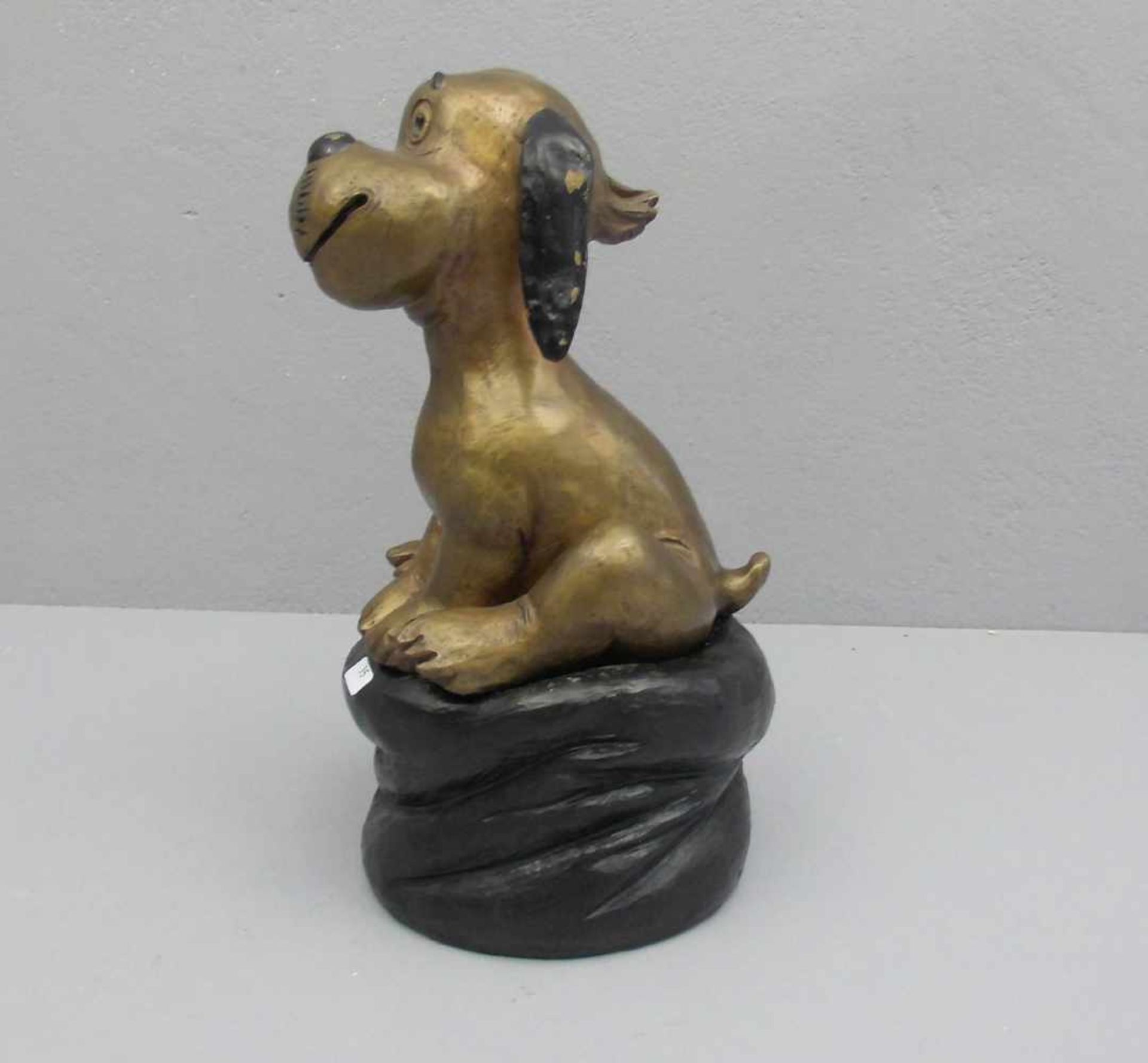 BRONZE SKULPTUR "Wum / Hund", nach der Zeichentrickfigur des Humoristen und Cartoonisten Loriot ( - Bild 2 aus 6