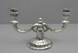 LEUCHTER / TISCHLEUCHTER / candle holder, zweiflammig, 835er Silber (mit beschwertem Fuß), gepunzt