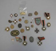 GROSSES KONVOLUT ORDEN / EHRENZEICHEN / ANSTECKER / MILITARIA, Kaiserreich / WK I und WK II.