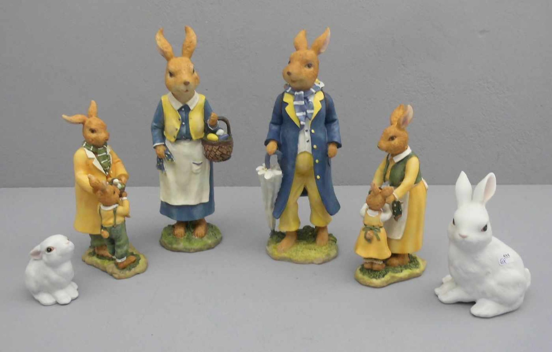 KONVOLUT HASEN - FIGUREN, Porzellan und Masse. Paar Biskuitporzellanfiguren, Manufaktur Rosenthal,