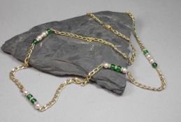 CHRISTIAN DIOR - KETTE, vergoldeter Modeschmuck mit grünen Steinen, imit. Perlen und weißen Steinen,