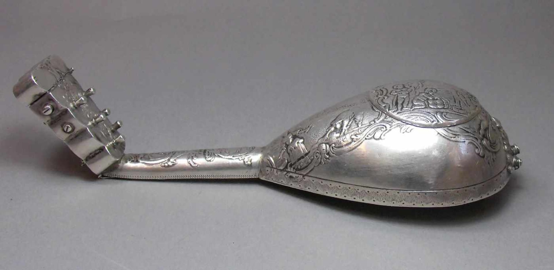 SILBERNE TISCHUHR / TASCHENUHR IM GEHÄUSE IN FORM EINER LAUTE, Sterlingsilber, London 1890, - Image 18 of 18